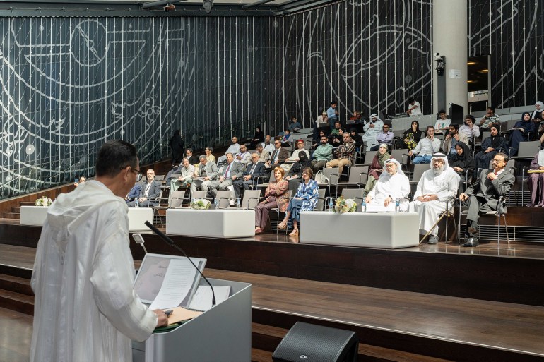 الوراقة المغربية وصناعة المخطوط.. من أسرار النساخ إلى تقنيات الذكاء الاصطناعي 1 نظّمت مكتبة قطر الوطنية ندوة خبراء تحت عنوان "الوِراقة المغربية وصناعة المخطوط: مقاربات في المواد والتقاليد والوظائف"، جمعت نخبة من الباحثين والخبراء في مجال المخطوطات العربية، وذلك ضمن فعاليات العام الثقافي قطر المغرب وبالتزامن مع يوم المخطوط العربي 2025