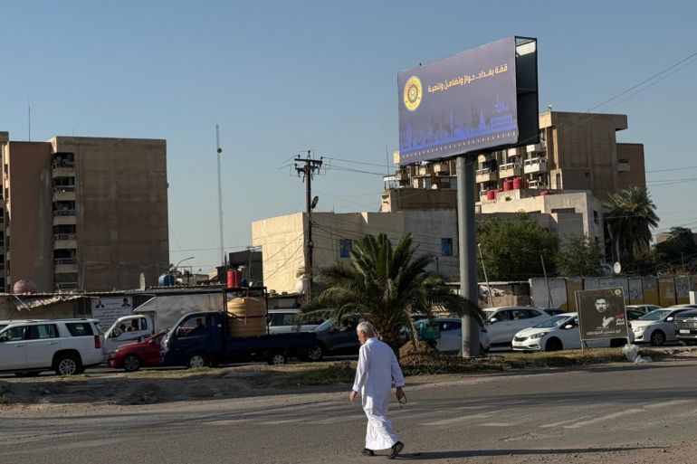 لافتات عن القمة العربية في شوارع بغداد خاصة للجزيرة نت