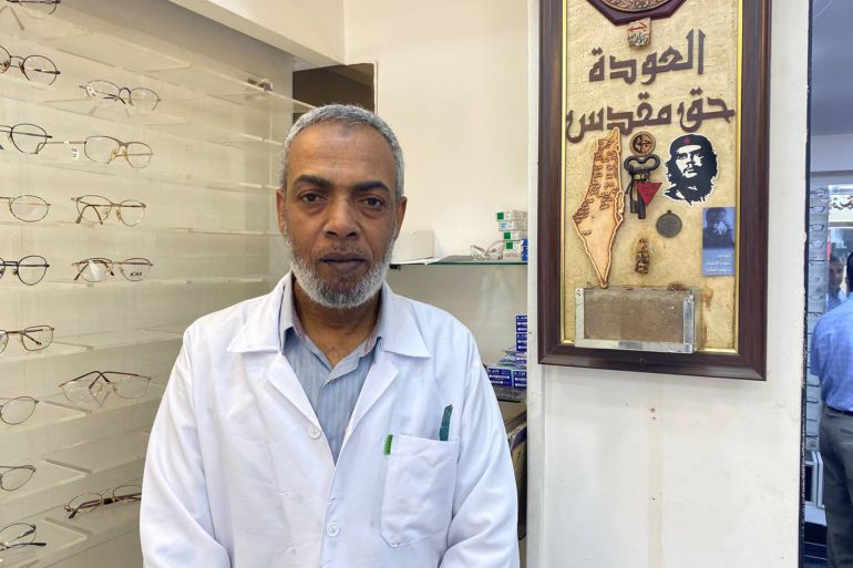 خريطة فلسطين لفحص العيون في مخيم الوحدات بالأردن 1 يهدف اللاجئ إحسان ياسين للتخفيف من معاناة أبناء مخيم الوحدات من خلال مركزه للبصريات .. الجزيرة نت