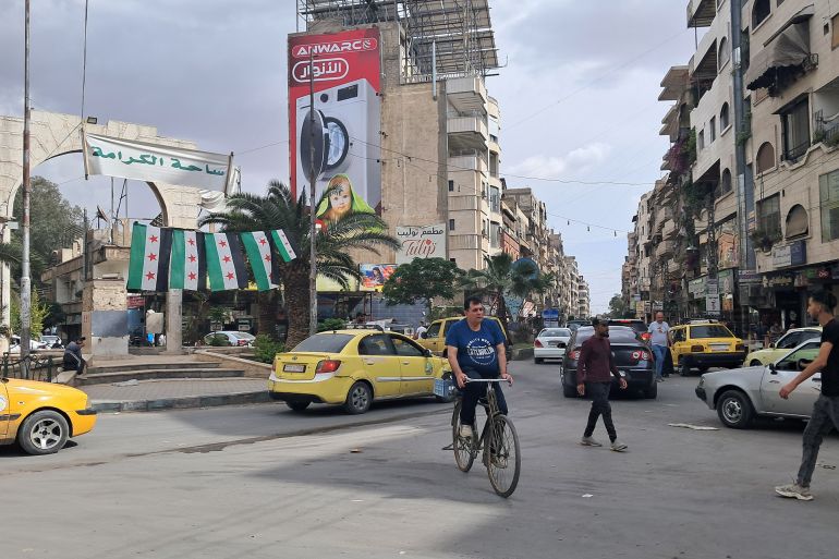 عودة مظاهر الحياة إلى مدينة جرمانا بعد استكمال الترتيبات الأمنية فيها 1 ساحة الكرامة وسط جرمانا_الجزيرة نت