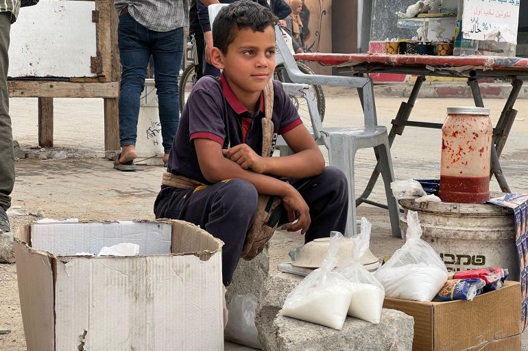 لم يتبق شيء في غزة كل الاحتياجات مفقودة 2 لم يعد بأسواق غزة سوى كميات قليلة من البضائع التي خزنها التجار أو المواطنون خلال فترة وقف إطلاق النار