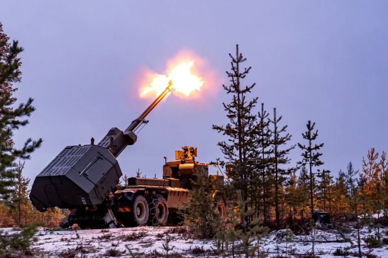 روسيا تنشر قوات قتالية وجواسيس على طول حدودها مع فنلندا 1 British artillery crew is conducting a training exercise with their Archer Mobile Howitzer gun near Rovaniemi in the Arctic Circle, Finland. Picture date: Monday November 18, 2024. (Photo by Ben Birchall/PA Images via Getty Images) PA Images via Getty Images
