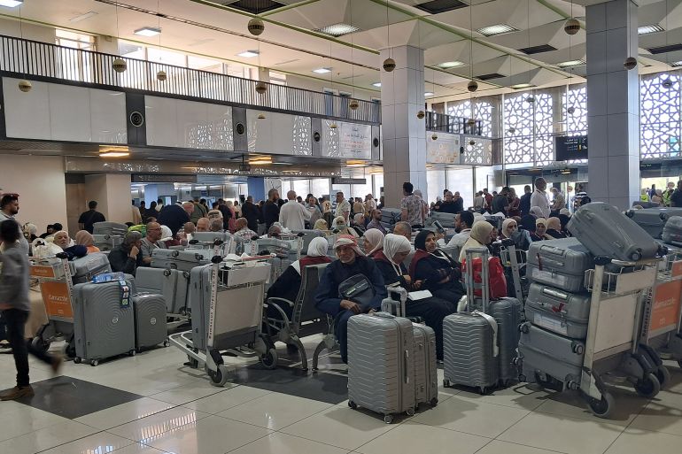 فرحة مضاعفة.. هكذا تبدو أولى رحلات الحج من دمشق 2 صالة استقبال الحجاج في مطار دمشق الدولي