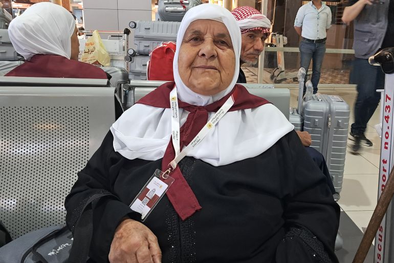 فرحة مضاعفة.. هكذا تبدو أولى رحلات الحج من دمشق 3 الحاجة فاطمة عطية خضر