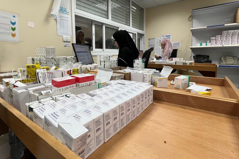 لم يتبق شيء في غزة كل الاحتياجات مفقودة 4 تقول وزارة الصحة إن 43% من الأدوية و64% من المستهلكات الطبية قد نفدت بشكل كامل