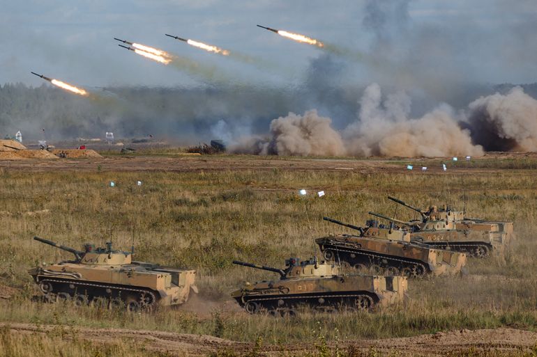 شبح "الرجال الخضر الصغار" يخيم على دول البلطيق 2 This handout picture made available by the Russian Defence Ministry on September 13, 2021 shows the "Zapad-2021" joint military drills of the armed forces of the Russian Federation and the Republic of Belarus at the Mulino army base in the Nizhny Novgorod region, some 350 kilometers east of Moscow. (Photo by Handout / Russian Defence Ministry / AFP) / RESTRICTED TO EDITORIAL USE - MANDATORY CREDIT "AFP PHOTO / RUSSIAN DEFENCE MINISTRY / HANDOUT " - NO MARKETING - NO ADVERTISING CAMPAIGNS - DISTRIBUTED AS A SERVICE TO CLIENTS - RESTRICTED TO EDITORIAL USE - MANDATORY CREDIT "AFP PHOTO / Russian Defence Ministry / handout " - NO MARKETING - NO ADVERTISING CAMPAIGNS - DISTRIBUTED AS A SERVICE TO CLIENTS /