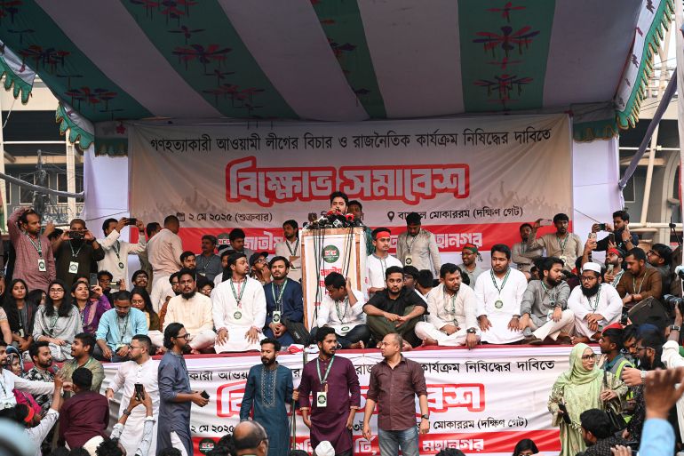 مطالب سياسية ودينية تجمع أحزاب بنغلاديش في التظاهرات 1 Activists and general people attend a protest rally demanding a ban on the Awami League's trials and political activities in Dhaka, Bangladesh, on May 2, 2025. The National Citizens Party (NCP) holds a protest rally demanding a ban on the Awami League's trials and political activities in Dhaka. (Photo by Mamunur Rashid/NurPhoto via Getty Images)