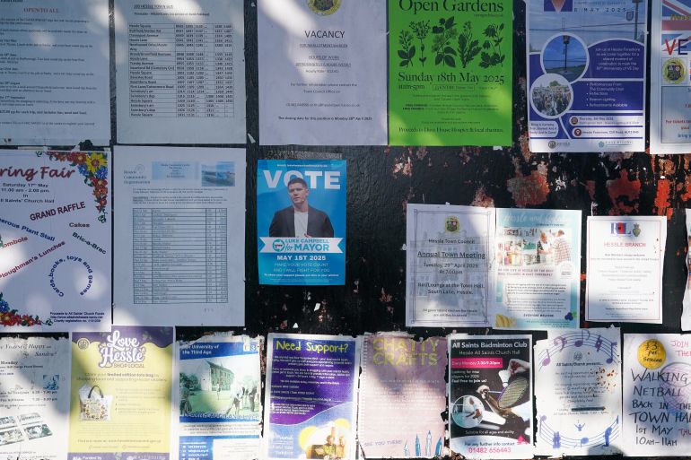 هكذا يعيد اليمين الشعبوي تشكيل المشهد السياسي في بريطانيا 1 HULL, ENGLAND - MAY 01: A campaign flyer is displayed on a notice board for Luke Campbell, Reform UK candidate for the Hull and East Yorkshire Combined County Authority Mayoral election as voters go to the polls during local elections in England on May 01, 2025 in Hull, England. Voters across England will elect four regional mayors and 1,750 councillors on Thursday, 1 May 2025. (Photo by Ian Forsyth/Getty Images)