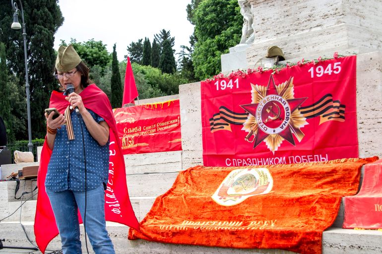بالصور.. روسيا وأوروبا تحييان ذكرى الانتصار على النازية 13 ROME, ITALY - 2025/05/04: Celebration of the Immortal Regiment in Rome on the 80th anniversary of the Soviet Union's victory over Nazi Germany. During the event, which takes place in Russia and in many cities around the world on the margins of Victory Day celebrations (9 May) and which celebrates the defeat of Nazism and the end of the Second World War, relatives bring the portrait or photograph of their loved ones who fell fighting Nazi-Fascism to remember them and keep the memory alive. (Photo by Patrizia Cortellessa/Pacific Press/LightRocket via Getty Images)