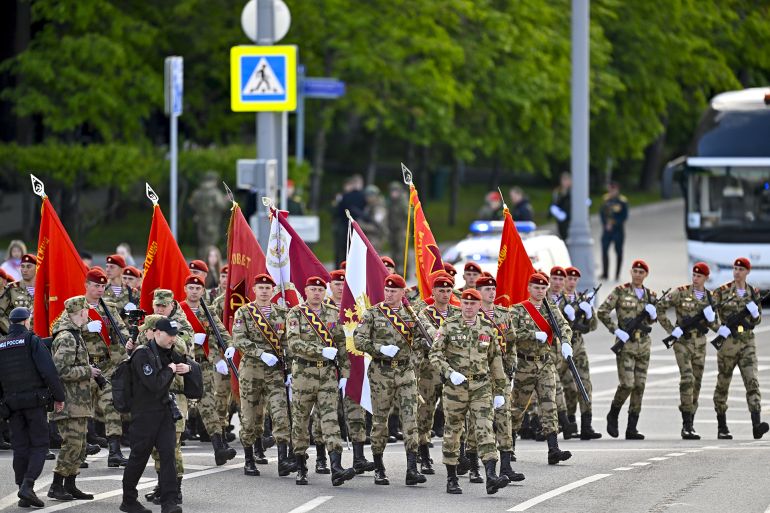 بالصور.. روسيا وأوروبا تحييان ذكرى الانتصار على النازية 11 MOSCOW, RUSSIA - MAY 7: Troops march towards the Red Square to attend the general rehearsal of Victory Day military parade marking the 80th anniversary of the victory over Nazi Germany in World War II, at Red Square in Moscow, Russia on May 7, 2025. (Photo by Sefa Karacan/Anadolu via Getty Images)