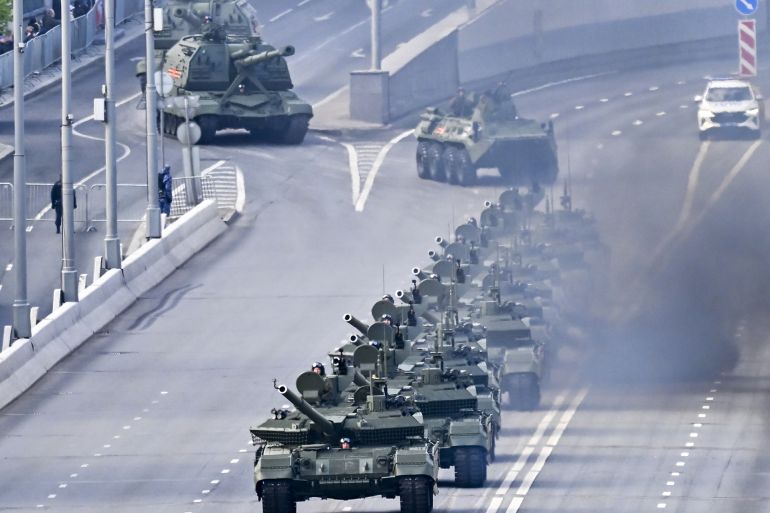 بالصور.. روسيا وأوروبا تحييان ذكرى الانتصار على النازية 9 MOSCOW, RUSSIA - MAY 7: Russian military vehicles are on their way to Red Square during the general rehearsal of Victory Day military parade marking the 80th anniversary of the victory over Nazi Germany in World War II, at Red Square in Moscow, Russia on May 7, 2025. (Photo by Sefa Karacan/Anadolu via Getty Images)