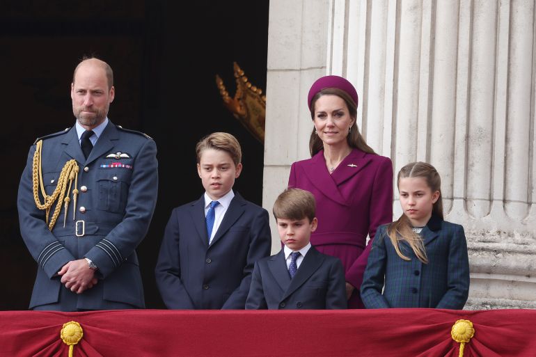 بالصور.. روسيا وأوروبا تحييان ذكرى الانتصار على النازية 5 LONDON, ENGLAND - MAY 05: (L-R) Prince William, Prince of Wales, Prince George of Wales, Prince Louis of Wales, Catherine, Princess of Wales and Princess Charlotte of Wales on the balcony of Buckingham Palace during the military procession to mark the 80th anniversary of VE Day on May 05, 2025 in London, England. The King and Queen, joined by Members of the Royal Family, will take part in events from May 5th to May 8th to commemorate the 80th anniversary of VE Day, which signalled the end of the Second World War in Europe. (Photo by Neil Mockford/GC Images)