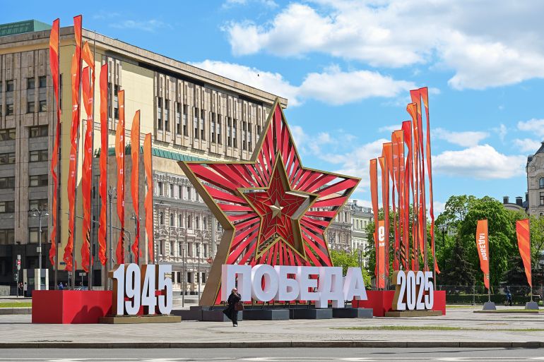 بالصور.. روسيا وأوروبا تحييان ذكرى الانتصار على النازية 7 MOSCOW, RUSSIA - MAY 07: Decorative installations are set up on the street on May 7, 2025 in Moscow, Russia. Chinese President Xi Jinping will pay a state visit to Russia from May 7 to 10 and attend the celebrations marking the 80th anniversary of the Victory in the Great Patriotic War in Moscow. (Photo by VCG/VCG via Getty Images)