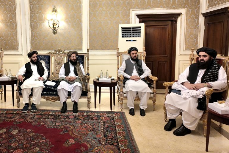 ما الملفات التي يحملها وزير خارجية أفغانستان في زيارته لإيران؟ 1 The Honorable Minister of Foreign Affairs of the Islamic Republic of Iran, Maulvi Amir Khan Muttaqi, met with the Honorable Minister of Foreign Affairs of the Islamic Republic of Iran, Dr. Sayyid Abbas al-Iraqi, in Tehran today. The meeting discussed bilateral relations, security issues, water and refugees. حافظ ضياء أحمد @حافظ ضياء أحمد مدير إدارة الاتصال العام بوزارة الخارجية -د ا.ا.ا. بهرنيو تشارو وزارت د معلومات او عامه اړيكو-الرئاسة رئيس قسم الإعلام والعلاقات العامة بوزارة تويتر