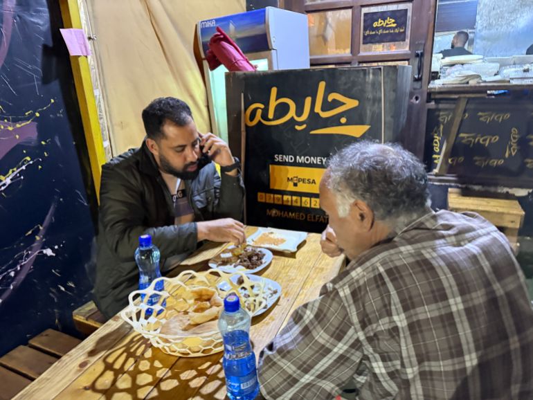 السودانيون في كينيا.. محاولة اندماج لا تخلو من صعوبات 5 المطعم الذي أطلق علليه اسم جايطة أصبح قبلة للسودانيين وغير السودانيين