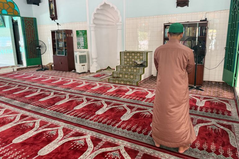 مسلمو فيتنام.. أقلية جذورها تاريخية وشعارها التسامح 6 الأذان في مسجد المسلمسن بفيتنام