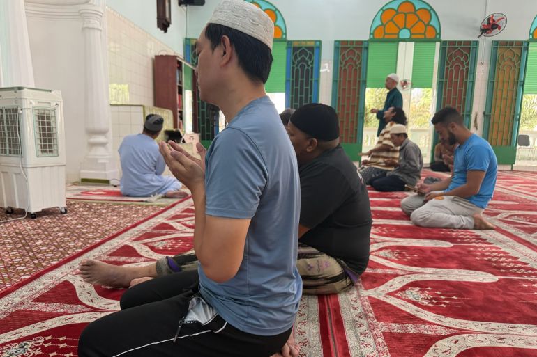مسلمو فيتنام.. أقلية جذورها تاريخية وشعارها التسامح 2 الأذان في مسجد المسلمسن بفيتنام