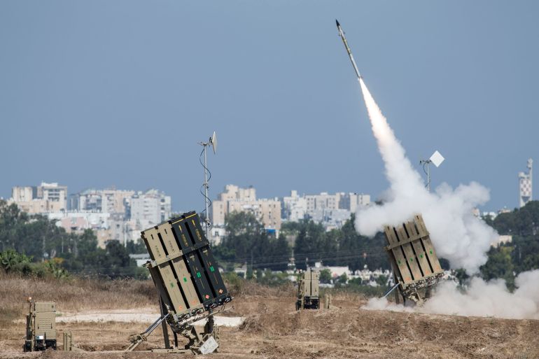 5 نقاط رئيسة حول قبة ترامب الصاروخية "الذهبية" 1 ASHDOD, ISRAEL - JULY 08: The Iron Dome air-defense system fires to intercept a rocket over the city of Ashdod on July 8, 2014, in Ashdod, Israel. Due to recent escalation in the region, the Israeli army started new deployments at the border with the Gaza Strip. In the past 3 weeks more then 130 rockets where reportedly fired from Gaza into Israel. (Photo by Ilia Yefimovich/Getty Images)