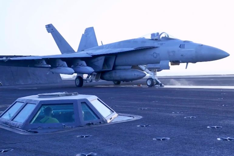 هل الفشل أميركي؟.. صاروخ يمني يقلب الصورة 4 This image taken from video provided by the U.S. Navy shows an aircraft launching from the USS Harry S. Truman in the Red Sea before airstrikes in Sanaa, Yemen, Saturday, March 15, 2025. (U.S. Navy via AP)