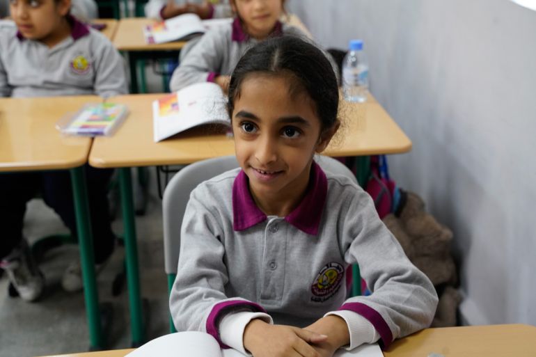 مبادرة مدارس السَّلَم.. عندما يغير التعليم مصير الأطفال في قطر 3 تسعى مدارس السلم إلى التحاق جميع الأطفال بالمدارس بغض النظر عن جنسياتهم أو ظروفهم الاجتماعية.