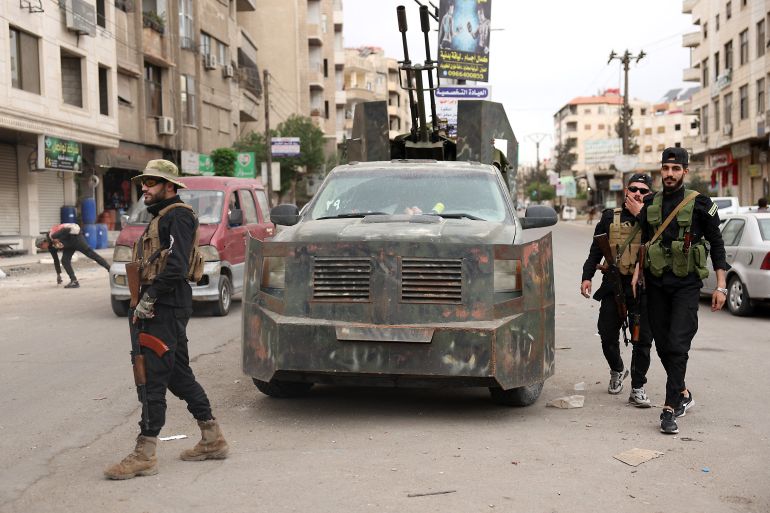 سوريا والتطبيع مع إسرائيل بين تحقيق المصالح والتفريط بالثوابت 1 Members of Syria's security forces stand guard at a checkpoint in Ashrafiyat Sahnaya near Damascus on May 1, 2025.