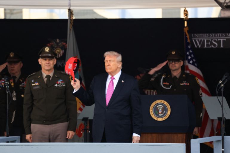 ما نقاط الخلاف بين طهران وواشنطن بالملف النووي؟ 1 US President Donald Trump departs after delivering the commencement address at the 2025 US Military Academy Graduation Ceremony at West Point, New York, on May 24, 2025.