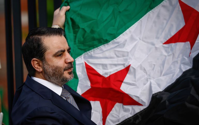 سوريا والتطبيع مع إسرائيل بين تحقيق المصالح والتفريط بالثوابت 2 Syria's Foreign Minister Asaad Al-Shibani holds the Syrian Flag during a ceremony where the Syrian flag was added to the 100 flags flying in line at United Nations Headquarters on Friday, April 25, 2025. (AP Photo/Kena Betancur)