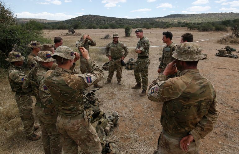 بريطانيا توسع نفوذها في أفريقيا تحت غطاء الأمن 1 Britain's Prince William, center right, speaks to soldiers during a visit to the 1st Battalion the Irish Guards battle group, training under the British Army Training Unit Kenya (BATUK), in his role as Colonel of the Regiment, in Laikipia, Kenya Sunday, Sept. 30, 2018. Britain's Prince William, who has campaigned against the killing of elephants, rhinos, and other species, is in Africa this week to discuss threats to conservation ahead of a London conference on the illegal wildlife trade. (Thomas Mukoya/Pool via AP)