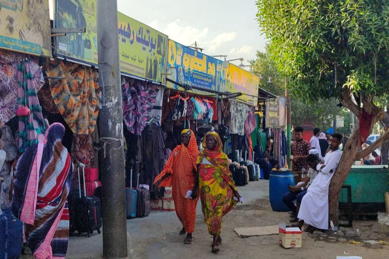مشاهد من الحياة في بورتسودان عقب هجوم المسيرات 2 الحياة في مدينة بورتسودان بعد تعرضها لهجوم بمسيّرات قوات الدعم السريع