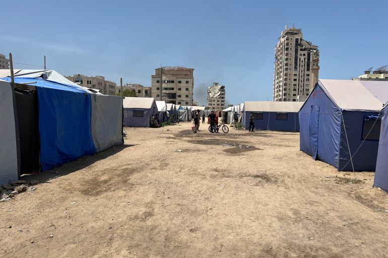 الجوع يفتك بحياة الغزيين واستمرار إغلاق المعابر يعمّق المأساة 1 الجوع والعوز يخيمان على مراكز الإيواء بقطاع غزة مع استمرار إغلاق إسرائيل للمعابر