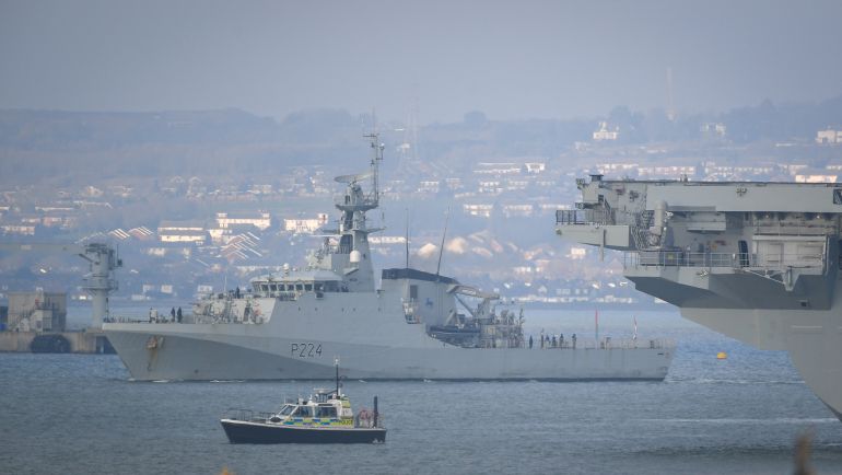بريطانيا توسع نفوذها في أفريقيا تحت غطاء الأمن 2 PORTSMOUTH, ENGLAND - DECEMBER 31: HMS Trent leaves Portsmouth on December 31, 2020 in Portsmouth, England. Naval vessels have been patrolling the waters off the UK's Southern Coast in the lead up to Brexit. (Photo by Finnbarr Webster/Getty Images)