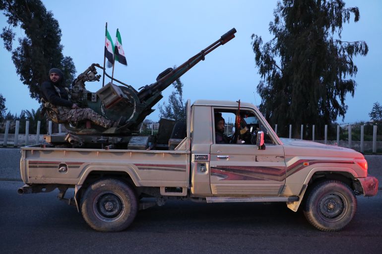 إرث الطائفية.. سلاح يهدد مساعي السوريين لبناء دولتهم 1 SYRIA - MARCH 7: A fighter with the new Syrian government rides in a truck mounted with an anti-aircraft gun on March 7, 2025 on the road between Homs and Tartus, Syria. Dozens of people have been killed in clashes between loyalists of the deposed Assad regime and forces of the country's new rulers. It is the heaviest such fighting since Syrian rebels toppled the Assad regime last December. (Photo by Ali Haj Suleiman/Getty Images)