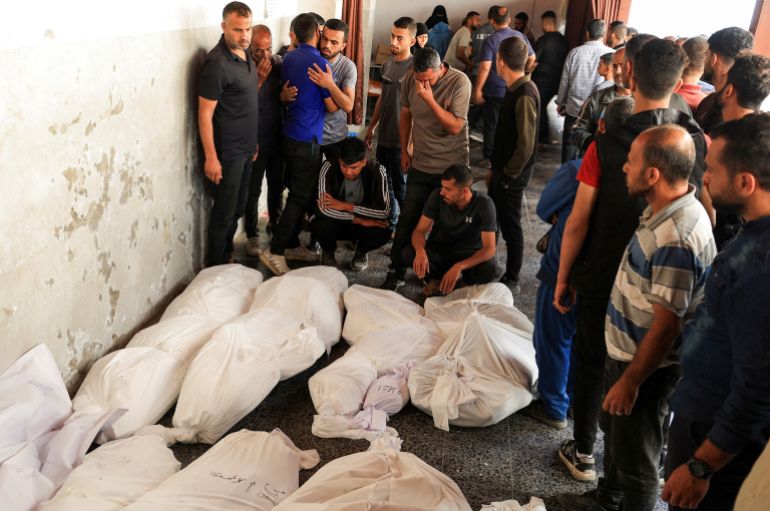 إسرائيل أحرقت النازحين نياما في مجزرة حي الدرج 1 Mourners react next to the bodies of Palestinians killed in Israeli strikes, during the funeral at Al-Ahli Arab Baptist hospital, in Gaza City, May 20, 2025. REUTERS/Dawoud Abu Alkas TPX IMAGES OF THE DAY