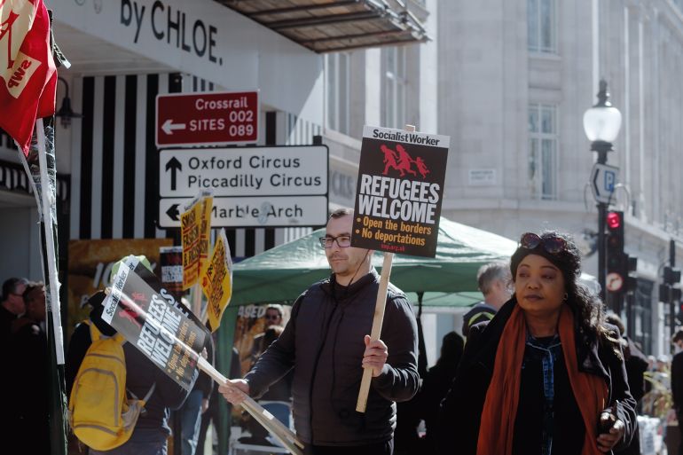 هاجس الأصوات الانتخابية يدفع حكومة ستارمر إلى اليمين 1 London, UK - 03 19 2022: A man protester at Portland Place holding a sign, Socialist Worker… Refugees Welcome…’, for the yearly ‘March Against Racism’, held around ‘UN Anti Racism Day’.; Shutterstock ID 2140670613; purchase_order: AJA; job: ; client: ; other: