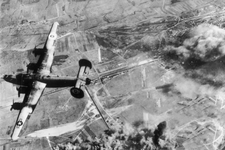 بالصور.. كيف محَت الحرب العالمية الثانية خرائط اليابان وأوروبا؟ 5 June 1944: A Liberator bomber of the Eighth US Army Air Force returns to its home base after bombing a German airfield near St Dizier, near the Marne River, in occupied France. (Photo by Keystone/Getty Images)
