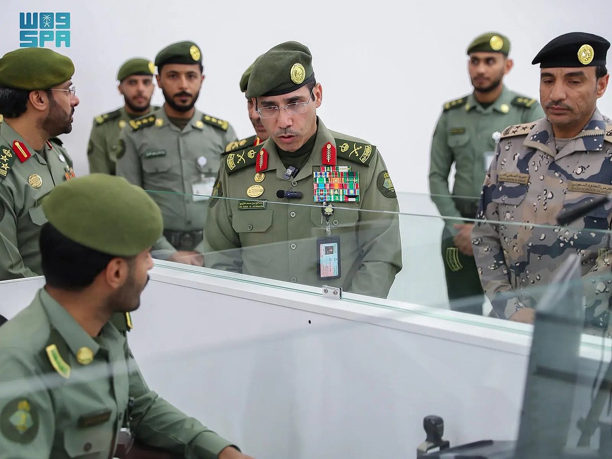 مدير عام الجوازات يتفقّد منفذ جديدة عرعر 2