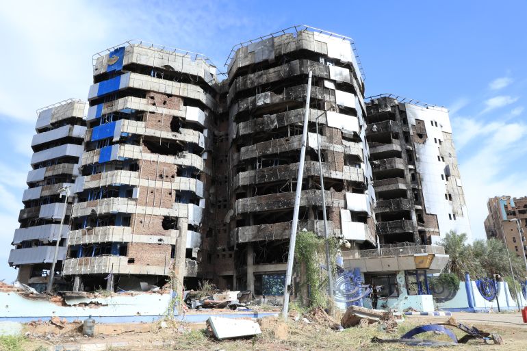رئيس الوزراء السوداني الجديد في مهمة صعبة.. كيف يواجه أصدقاء البرهان؟ 1 بنك السودان المركزي