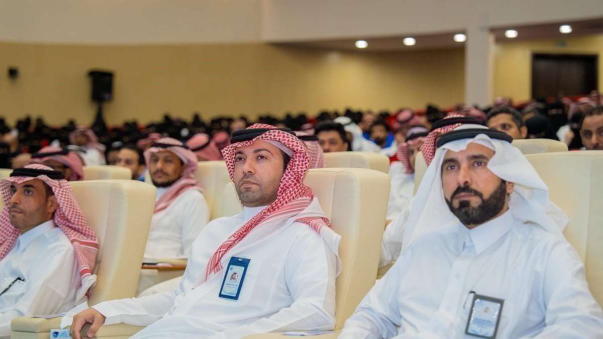 بالصور.. الرئيس التنفيذي لتجمع جازان الصحي يرعى الحفل السنوي للتمريض بمناسبة اليوم العالمي للتمريض 2025 1