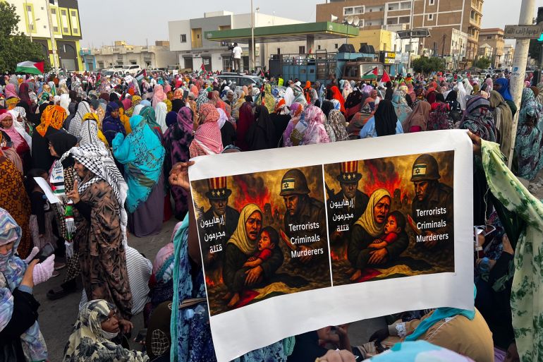 "الصمت عار".. نداء نسائي موريتاني لإنقاذ غزة 1 صور من المسيرة النسائية للجزيرة