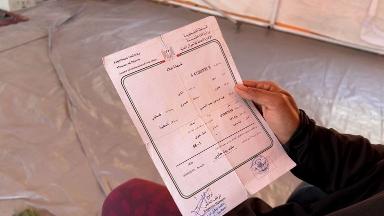 قتلوا وحيدها.. زين خُطف قبل أن يكتب اسمه في الروضة 3 أم زين -والدة الشهيد زين، وحيدها بين بنتين من ذوي الإعاقة