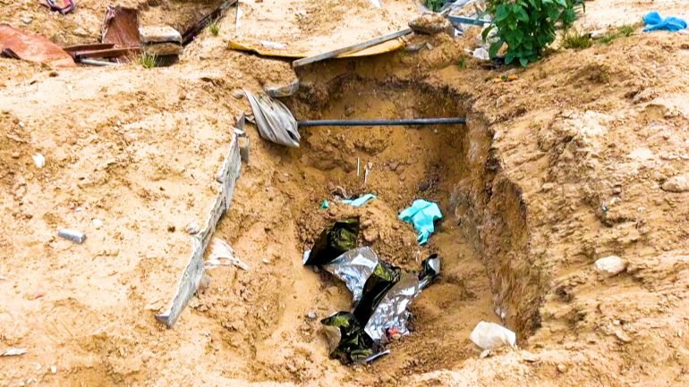 أم غزية تجد ابنها بين الجثث المجهولة وتحمد الله أنه كامل 1 قصص إنسانية - معاناة الفسطينيين في التعرف على الجثث