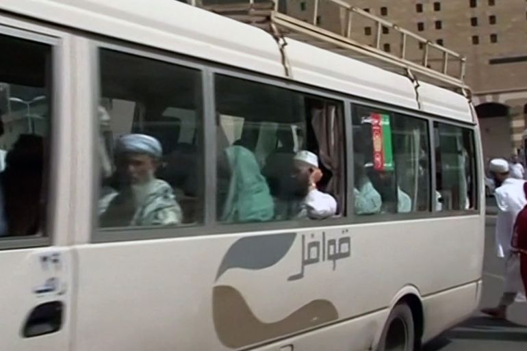 الحج من أفغانستان.. موكب مهيب وعادات تقاوم الاندثار 2 BUS CARRYING AFGHAN PILGRIMS ARRIVING, BUS WITH AFGHAN PILGRIMS DRIVING THROUGH PARKING LOT, VARIOUS OF AFGHAN PILGRIMS GETTING OFF BUS