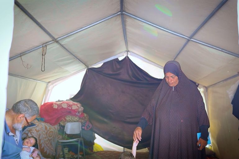 عائلة الدال تصارع الجوع والتشريد وسط الأنقاض 3 معناه النزوح والسكن بمخيم