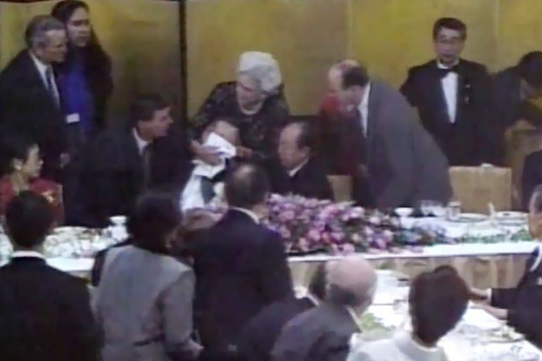 من جيرالد فورد إلى ماكرون.. كيف أحرجت حوادث سلالم الطائرات المسؤولين؟ 3 On January 8, 1992, about 8:20 p.m JST, while attending a banquet hosted by the Prime Minister of Japan, Kiichi Miyazawa, U.S. President George H. W. Bush fainted after vomiting in Miyazawa's lap. This copy is taken from the CNN tape master of the incident, restored correcting the white and black levels, slight cropping, and then using Izotope RX8 decracklling and spectral denoising the tape audio. This is the best copy you can find online!