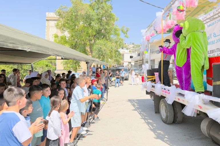 المسرح يعيد الفرح لأطفال الجنوب اللبناني في عيد الأضحى 1 بين الركام والمسرح.. العيد يعيد لأطفال الجنوب اللبناني طفولتهم