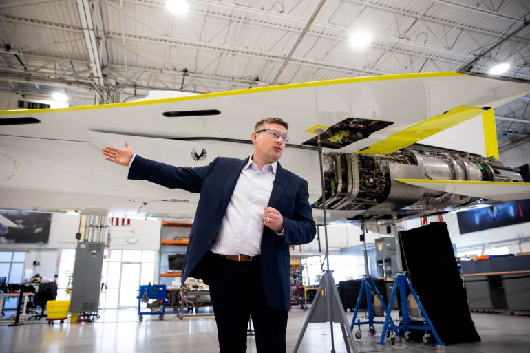نيويورك-باريس في أقل من 4 ساعات.. هل يتحقق الحلم في 2029؟ 2 Blake Scholl, the founder and CEO of Boom talks about the XB-1 demonstrator aircraft that Boom Supersonic is manufacturing in Centennial, Colorado, U.S., August 13, 2021. Picture taken August 13, 2021. REUTERS/Alyson McClaran REFILE - CORRECTING INFORMATION