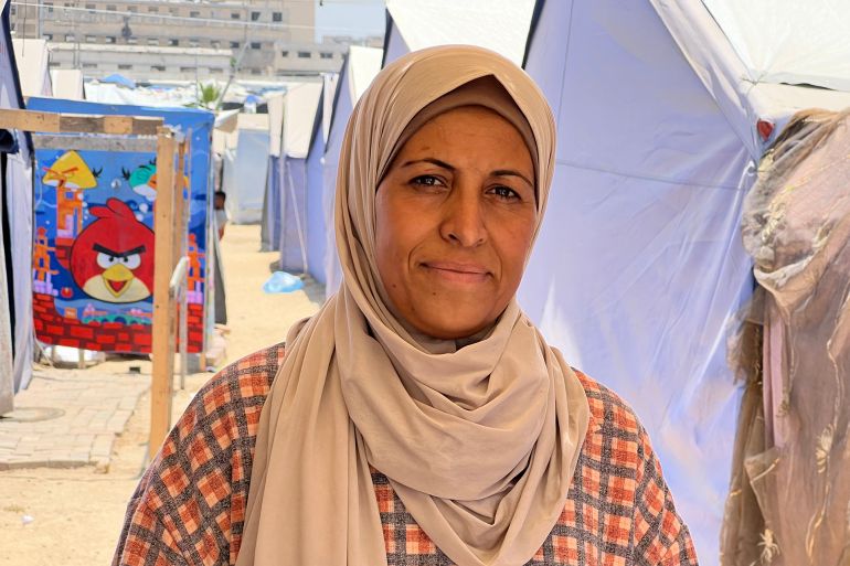 بخيمة وجوع وخوف.. لسان حال أهالي غزة وهم يستقبلون العيد 3 لا تجد ميسون حلّس أي مظاهر للعيد الذي يأتي بينما يعاني السكان من الجوع والخوف والتشرد
