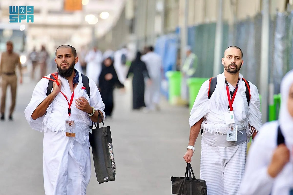 بالصور.. حُجِّاج بيت الله الحرام يتوافدون إلى مشعر منى لقضاء يوم التروية 1
