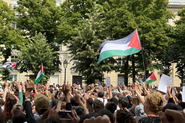 أمهات باريس يرفعن صوت أطفال ونساء غزة في وجه الصمت الحكومي 1 تجمع أمهات من أجل أطفال فلسطين ينظم مظاهرة في باريس للتنديد بالإبادة الجماعية المستمرة في غزة