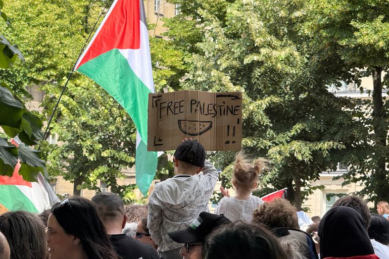 أمهات باريس يرفعن صوت أطفال ونساء غزة في وجه الصمت الحكومي 2 تجمع أمهات من أجل أطفال فلسطين ينظم مظاهرة في باريس للتنديد بالإبادة الجماعية المستمرة في غزة